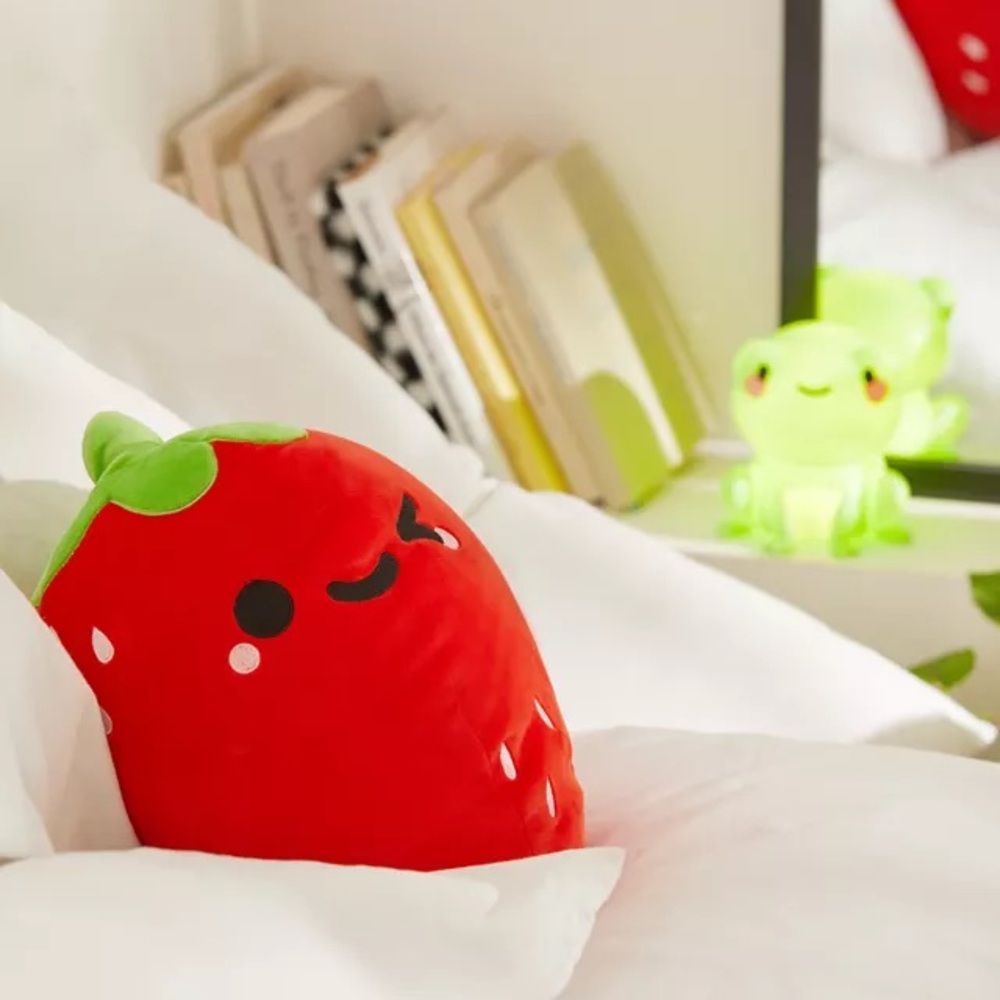 Smoko Strawberry Squishmallow - Picture 5 of 5
